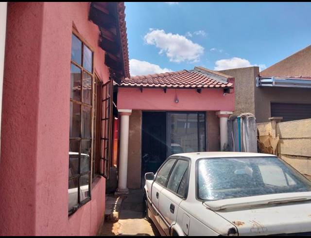 3 BEDROOM HOUSE FOR SALE IN MABOPANE UNIT X